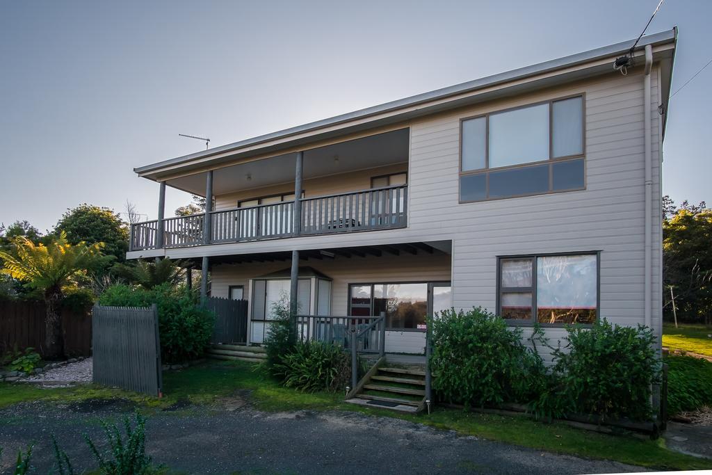 Cove Beach Apartment 2 Coles Bay Exterior photo